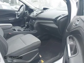 2017 Ford Escape SE z VIN 1FMCU9G95HUA24739, wystawiony jako IAAI lot #41880800 z przebiegiem 164 285 mil mil oraz . Historia ofert i sprzedaży dostępna na DreamBid. Obrazek 5.