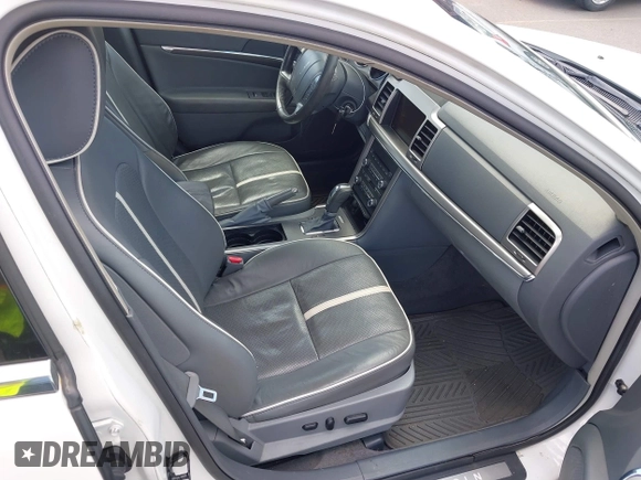 2010 Lincoln MKZ z VIN 3LNHL2GC9AR646754, wystawiony jako IAAI lot #41730092 z przebiegiem 90 047 mil mil oraz . Historia ofert i sprzedaży dostępna na DreamBid. Obrazek 5.