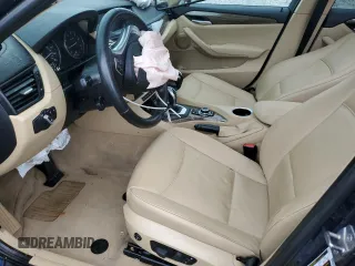 2014 BMW X1 xDrive28i z VIN WBAVL1C5XEVY10401, wystawiony jako Copart lot #72588914 z przebiegiem Nie podano mil oraz Szkody całkowita. Historia ofert i sprzedaży dostępna na DreamBid. Obrazek 7.