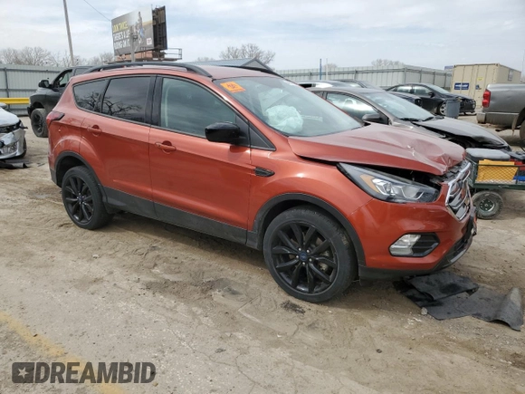 2019 Ford Escape SE z VIN 1FMCU9GD0KUB59820, wystawiony jako Copart lot #49674525 z przebiegiem 69 828 mil mil oraz Szkody całkowita. Historia ofert i sprzedaży dostępna na DreamBid. Obrazek 4.