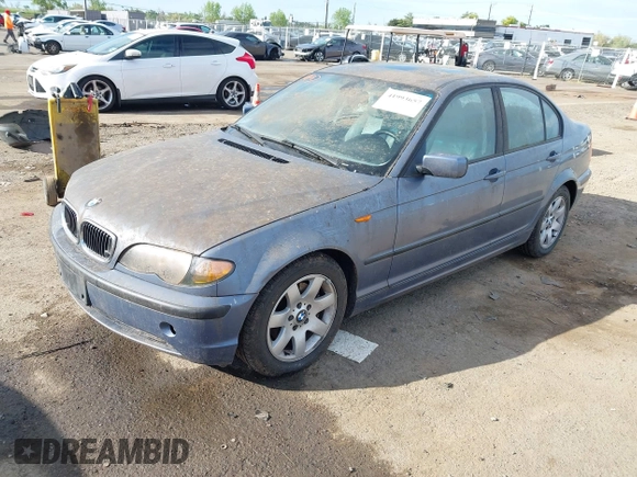 2004 BMW 3 Series 325i with VIN WBAAZ33434KP83350, listed as a IAAI auction lot 41993657 with 123,867 mi miles. Bid and sale history available at carsss.com. Image 2.