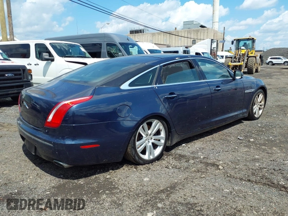 2011 Jaguar XJ XJL z VIN SAJWA2GB9BLV06939, wystawiony jako IAAI lot #42545872 z przebiegiem 80 008 mil mil oraz . Historia ofert i sprzedaży dostępna na DreamBid. Obrazek 4.