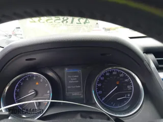 2018 Toyota Camry LE z VIN 4T1B11HK6JU158382, wystawiony jako IAAI lot #42185532 z przebiegiem 94 802 mil mil oraz . Historia ofert i sprzedaży dostępna na DreamBid. Obrazek 7.