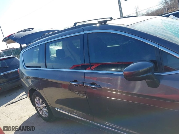 2017 Chrysler Pacifica Touring-L with VIN 2C4RC1BG9HR590876, listed as a IAAI auction lot 41758151 with NaN miles. Bid and sale history available at carsss.com. Image 14.