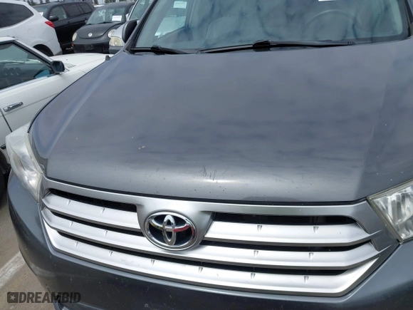 2011 Toyota Highlander with VIN 5TDZK3EH8BS027822, listed as a IAAI auction lot 42051111 with 174,290 mi miles. Bid and sale history available at carsss.com. Image 17.