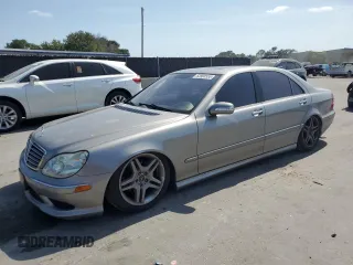 2006 Mercedes-Benz S 500 z VIN WDBNG75J76A474265, wystawiony jako Copart lot #53900555 z przebiegiem 131 481 mil mil oraz Szkody całkowita. Historia ofert i sprzedaży dostępna na DreamBid. Obrazek 1.