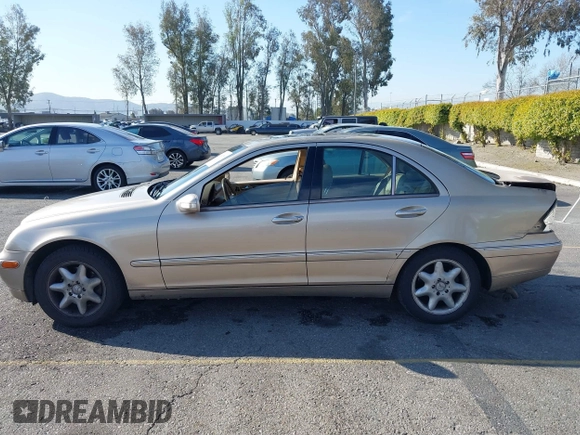2003 Mercedes-Benz C 320 с VIN WDBRF64JX3F356161, выставлен на аукционе IAAI как лот 41847898 с пробегом 154 973 миль миль и . История ставок и продаж доступна на DreamBid. Изображение 14.