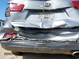 2020 Kia Sorento S z VIN 5XYPG4A57LG667674, wystawiony jako IAAI lot #41956371 z przebiegiem 103 976 mil mil oraz . Historia ofert i sprzedaży dostępna na DreamBid. Obrazek 19.