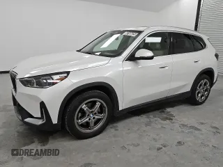2023 BMW X1 xDrive28i with VIN WBX73EF00P5X20800, listed as a Copart auction lot 53166625 with 27,545 mi miles and Clean Title. Bid and sale history available at carsss.com. Image 1.