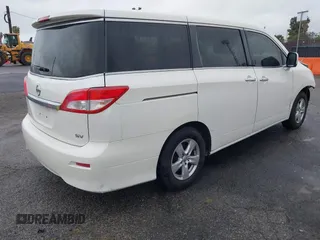 2013 Nissan Quest SV z VIN JN8AE2KP6D9068353, wystawiony jako IAAI lot #41925028 z przebiegiem 157 088 mil mil oraz . Historia ofert i sprzedaży dostępna na DreamBid. Obrazek 4.