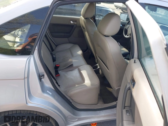2011 Ford Focus SES with VIN 1FAHP3GN2BW180198, listed as a IAAI auction lot 42121335 with 162,826 mi miles. Bid and sale history available at carsss.com. Image 8.