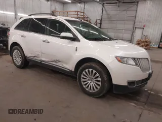 2014 Lincoln MKX with VIN 2LMDJ8JK7EBL18541, listed as a IAAI auction lot 41684416 with 121,568 mi miles. Bid and sale history available at carsss.com. Image 1.