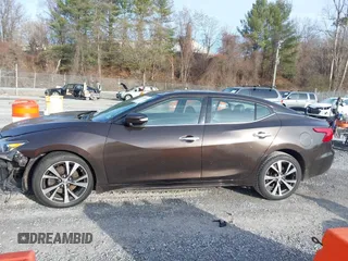 2016 Nissan Maxima SL z VIN 1N4AA6AP9GC385718, wystawiony jako IAAI lot #41099349 z przebiegiem 108 841 mil mil oraz . Historia ofert i sprzedaży dostępna na DreamBid. Obrazek 14.