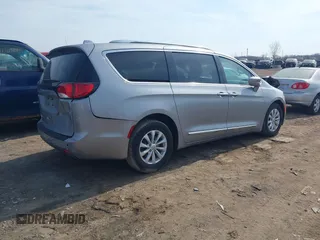 2018 Chrysler Pacifica Touring L with VIN 2C4RC1BG7JR101736, listed as a IAAI auction lot 41776231 with 90,487 mi miles and . Bid and sale history available at DreamBid. Image 4.