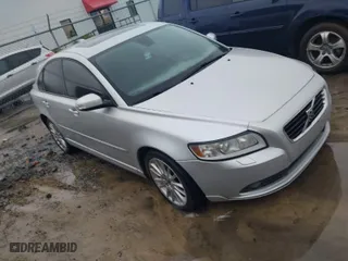 2009 Volvo S40 2.4L with VIN YV1MS382292458444, listed as a IAAI auction lot 42017377 with 152,405 mi miles. Bid and sale history available at carsss.com. Image 1.