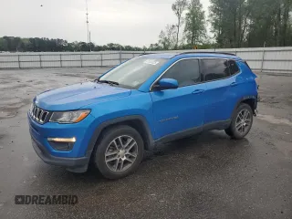 2020 Jeep Compass Altitude z VIN 3C4NJCBB3LT258572, wystawiony jako Copart lot #51992325 z przebiegiem 141 022 mil mil oraz Szkody całkowita. Historia ofert i sprzedaży dostępna na DreamBid. Obrazek 1.