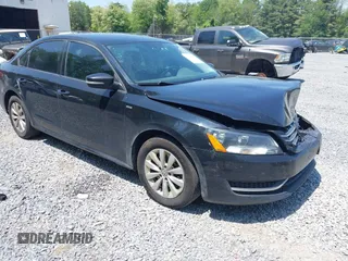 2014 Volkswagen Passat S z VIN 1VWAP7A31EC003851, wystawiony jako IAAI lot #42392804 z przebiegiem 156 302 mil mil oraz . Historia ofert i sprzedaży dostępna na DreamBid. Obrazek 1.