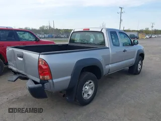 2015 Toyota Tacoma z VIN 5TFUX4EN9FX037511, wystawiony jako IAAI lot #42032253 z przebiegiem 180 516 mil mil oraz . Historia ofert i sprzedaży dostępna na DreamBid. Obrazek 4.