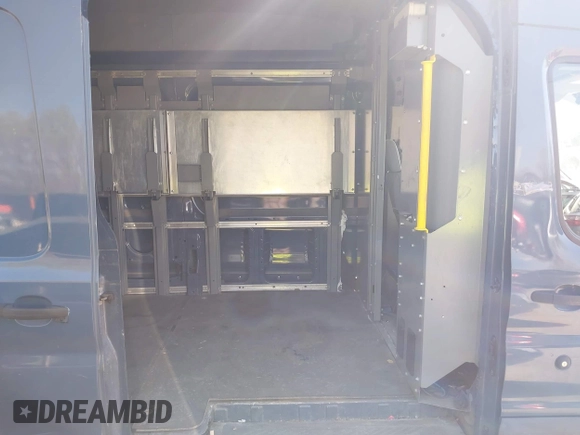 2019 Ford Transit z VIN 1FTYR3XM6KKB78621, wystawiony jako IAAI lot #41970802 z przebiegiem 56 170 mil mil oraz . Historia ofert i sprzedaży dostępna na DreamBid. Obrazek 8.
