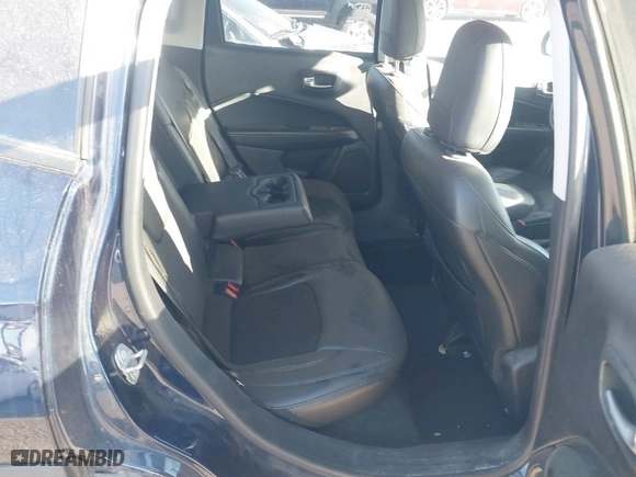 2018 Jeep Compass Latitude with VIN 3C4NJCBB8JT495426, listed as a IAAI auction lot 41527461 with 197,244 mi miles. Bid and sale history available at carsss.com. Image 8.