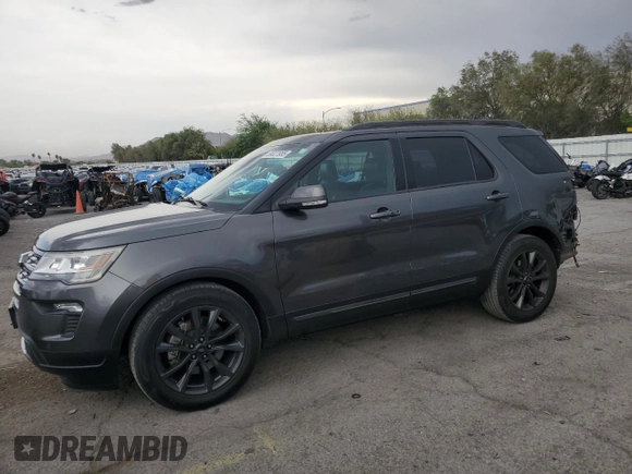 2018 Ford Explorer XLT z VIN 1FM5K7DH8JGA42798, wystawiony jako Copart lot #59027985 z przebiegiem 92 088 mil mil oraz Szkoda całkowita • Salvage title. Historia ofert i sprzedaży dostępna na DreamBid. Obrazek 1.