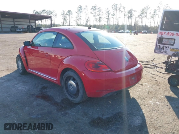 2013 Volkswagen Beetle Fender Edition z VIN 3VWJP7AT8DM674981, wystawiony jako IAAI lot #41685176 z przebiegiem 65 283 mil mil oraz . Historia ofert i sprzedaży dostępna na DreamBid. Obrazek 3.