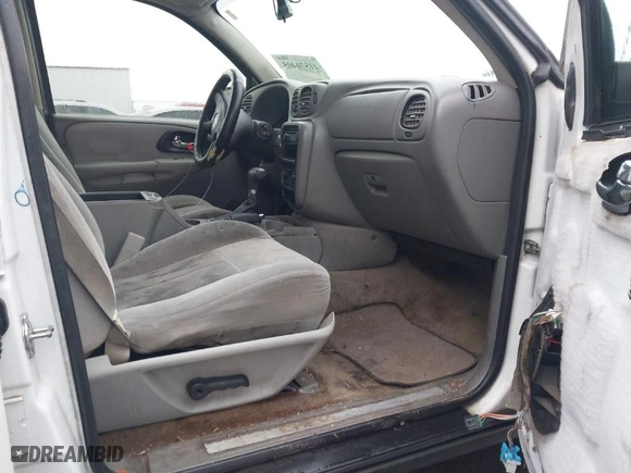 2007 Chevrolet TrailBlazer LT with VIN 1GNDS13SX72301640, listed as a IAAI auction lot 41570405 with 298,289 mi miles. Bid and sale history available at carsss.com. Image 5.