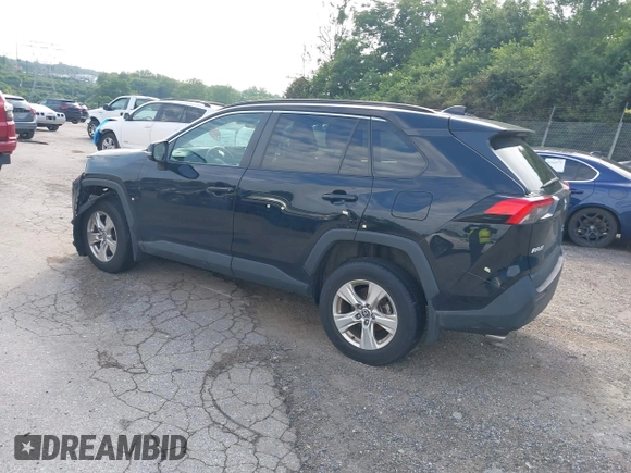 2021 Toyota RAV4 XLE with VIN 2T3P1RFV5MW228015, listed as a IAAI auction lot 42613804 with 28,028 mi miles and . Bid and sale history available at DreamBid. Image 3.