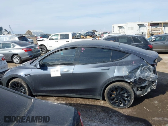 2022 Tesla Model Y Long Range z VIN 7SAYGDEE6NA013757, wystawiony jako IAAI lot #41364867 z przebiegiem 33 621 mil mil oraz . Historia ofert i sprzedaży dostępna na DreamBid. Obrazek 15.