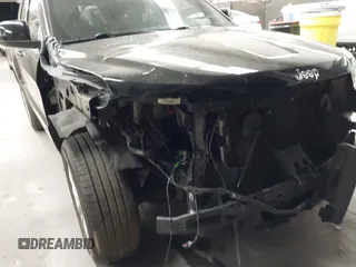2021 Jeep Grand Cherokee Laredo E z VIN 1C4RJEAG7MC738928, wystawiony jako IAAI lot #42708702 z przebiegiem 63 329 mil mil oraz . Historia ofert i sprzedaży dostępna na DreamBid. Obrazek 17.