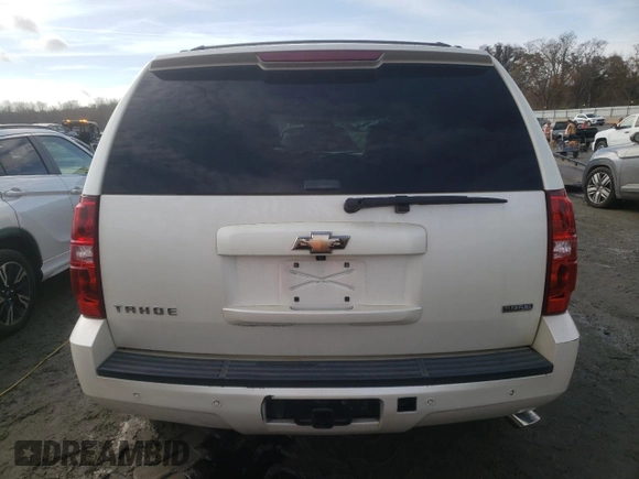2008 Chevrolet Tahoe 3LT z VIN 1GNFK13078R199472, wystawiony jako Copart lot #85005124 z przebiegiem 235 666 mil mil oraz Szkoda całkowita • Salvage title. Historia ofert i sprzedaży dostępna na DreamBid. Obrazek 6.