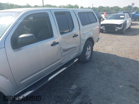 2008 Nissan Frontier SE z VIN 1N6AD07U38C435118, wystawiony jako IAAI lot #42472598 z przebiegiem 158 538 mil mil oraz . Historia ofert i sprzedaży dostępna na DreamBid. Obrazek 6.