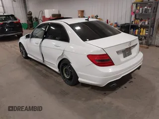 2013 Mercedes-Benz C 300 Sport с VIN WDDGF8AB3DR297543, выставлен на аукционе IAAI как лот 42323929 с пробегом 132 059 миль миль и . История ставок и продаж доступна на DreamBid. Изображение 3.