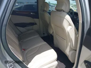 2015 Lincoln MKC z VIN 5LMCJ1A93FUJ25890, wystawiony jako IAAI lot #42125994 z przebiegiem 102 233 mil mil oraz . Historia ofert i sprzedaży dostępna na DreamBid. Obrazek 8.