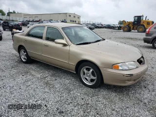 2001 Mazda 626 LX z VIN 1YVGF22C715202574, wystawiony jako Copart lot #54132915 z przebiegiem 237 041 mil mil oraz Szkody całkowita. Historia ofert i sprzedaży dostępna na DreamBid. Obrazek 4.