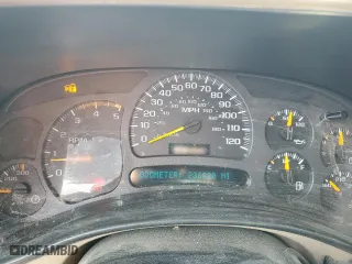 2003 Chevrolet Silverado 2500HD LS with VIN 1GCHK29143E225596, listed as a Copart auction lot 70466924 with 236,020 mi miles and Clean Title. Bid and sale history available at carsss.com. Image 9.