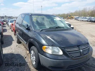 2005 Dodge Caravan SE with VIN 1D4GP25BX5B319579, listed as a IAAI auction lot 42005154 with 191,967 mi miles. Bid and sale history available at carsss.com. Image 1.