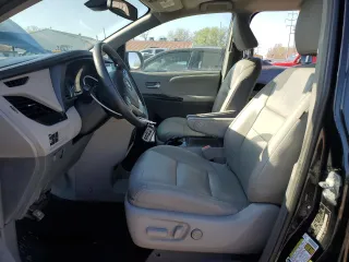 2019 Toyota Sienna XLE Auto Access Seat with VIN 5TDYZ3DC1KS969126, listed as a Copart auction lot 53497695 with 147,989 mi miles and Clean Title. Bid and sale history available at carsss.com. Image 7.