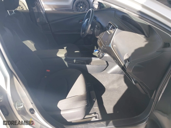 2019 Toyota Prius L Eco with VIN JTDKARFU3K3082893, listed as a IAAI auction lot 41370727 with 217,582 mi miles. Bid and sale history available at carsss.com. Image 5.