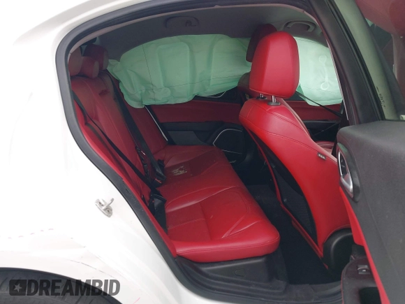 2019 Alfa Romeo Giulia z VIN ZARFAMAN2K7598133, wystawiony jako IAAI lot #39854467 z przebiegiem 126 766 mil mil oraz . Historia ofert i sprzedaży dostępna na DreamBid. Obrazek 8.