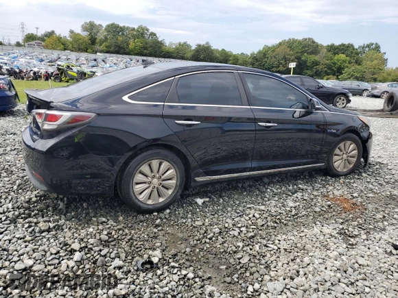 2017 Hyundai Sonata Hybrid SE with VIN KMHE24L14HA059503, listed as a Copart auction lot 67962073 with 97,379 mi miles. Bid and sale history available at carsss.com. Image 3.