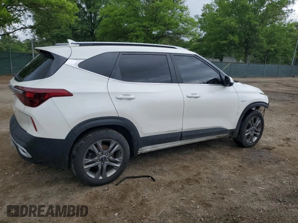 2022 Kia Seltos S z VIN KNDEUCAA8N7261717, wystawiony jako Copart lot #55783595 z przebiegiem 96 482 mil mil oraz Czysty tytuł • Clean title. Historia ofert i sprzedaży dostępna na DreamBid. Obrazek 3.