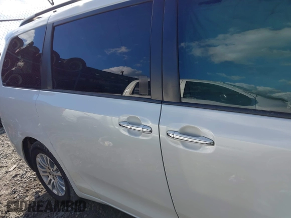 2017 Toyota Sienna XLE Auto Access Seat with VIN 5TDYZ3DC8HS766601, listed as a IAAI auction lot 41232878 with 133,861 mi miles. Bid and sale history available at carsss.com. Image 12.