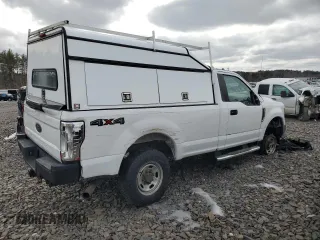 2017 Ford Super Duty F-250 SRW XLT with VIN 1FTBF2B60HEC88184, listed as a Copart auction lot 44569105 with 124,583 mi miles and Salvage Title. Bid and sale history available at carsss.com. Image 3.