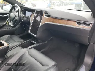 2017 Tesla Model S 100D z VIN 5YJSA1E20HF192300, wystawiony jako Copart lot #52931815 z przebiegiem 93 916 mil mil oraz Szkoda całkowita • Salvage title. Historia ofert i sprzedaży dostępna na DreamBid. Obrazek 8.