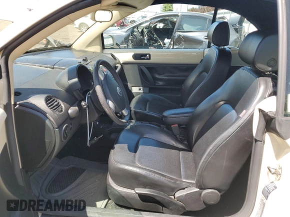 2006 Volkswagen Beetle z VIN 3VWPG31Y96M318878, wystawiony jako Copart lot #55155785 z przebiegiem 76 606 mil mil oraz Szkoda całkowita • Salvage title. Historia ofert i sprzedaży dostępna na DreamBid. Obrazek 7.