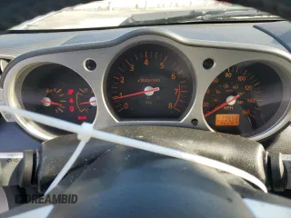 2004 Nissan 350Z Enthusiast z VIN JN1AZ36A54T015600, wystawiony jako Copart lot #53322995 z przebiegiem 114 850 mil mil oraz Czysty tytuł • Clean title. Historia ofert i sprzedaży dostępna na DreamBid. Obrazek 9.