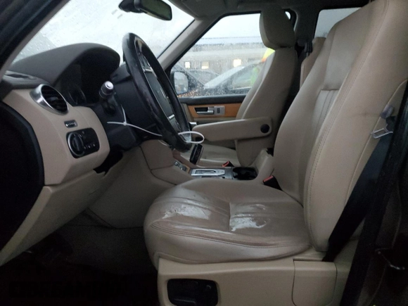 2014 Land Rover LR4 HSE with VIN SALAG2V65EA723037, listed as a Copart auction lot 84644874 with 135,688 mi miles and Clean Title. Bid and sale history available at DreamBid. Image 7.