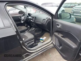 2018 Jeep Compass Altitude with VIN 3C4NJDBB3JT453154, listed as a IAAI auction lot 41967510 with Not Provided miles and . Bid and sale history available at carsss.com. Image 5.