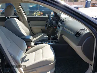 2010 Ford Fusion SE z VIN 3FAHP0HA2AR131918, wystawiony jako IAAI lot #42678902 z przebiegiem 180 828 mil mil oraz . Historia ofert i sprzedaży dostępna na DreamBid. Obrazek 5.